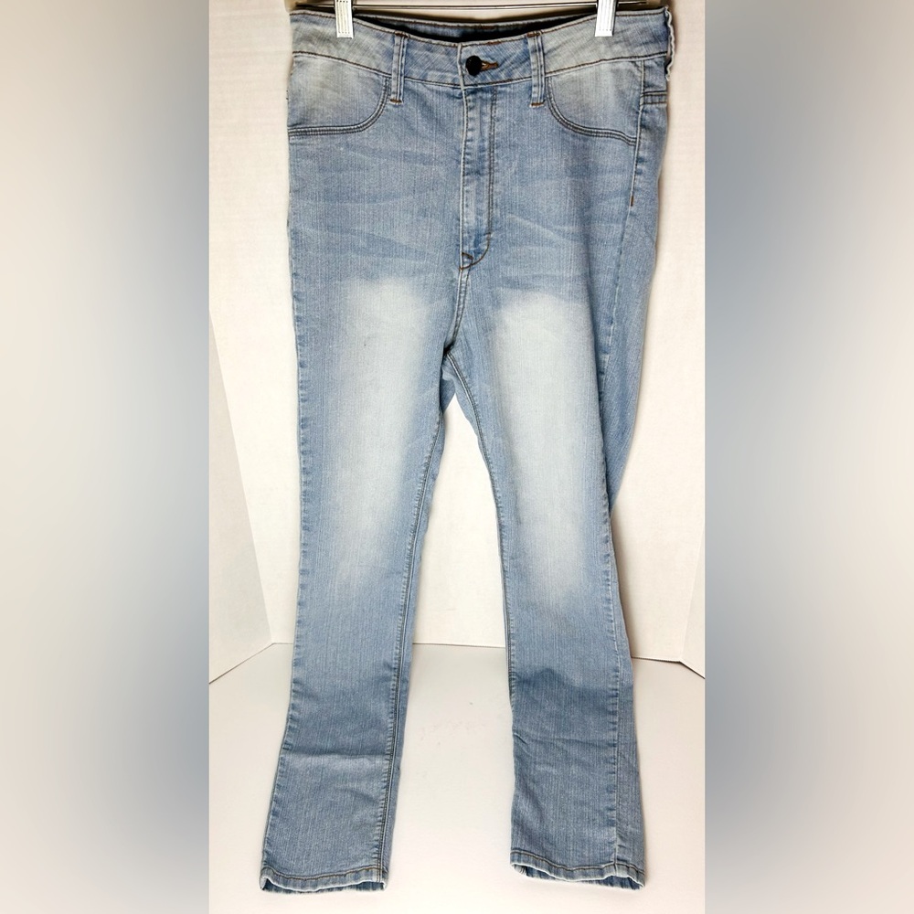 FASHION NOVA LIGHT BLUE DENIM WASHED JEANS. BUTTON FLY. WOMENS 13